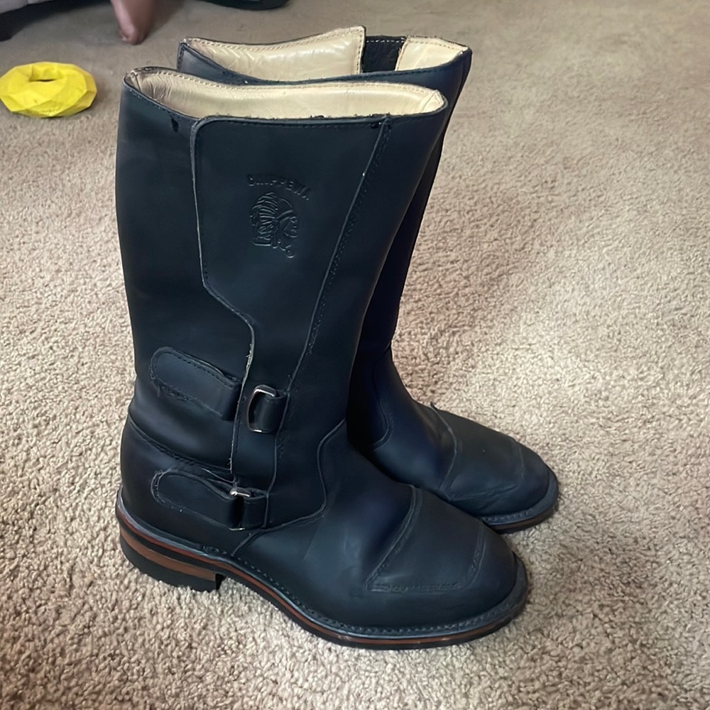 black vibram boots